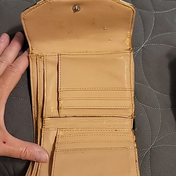 Guess purse - Picture 6 of 14